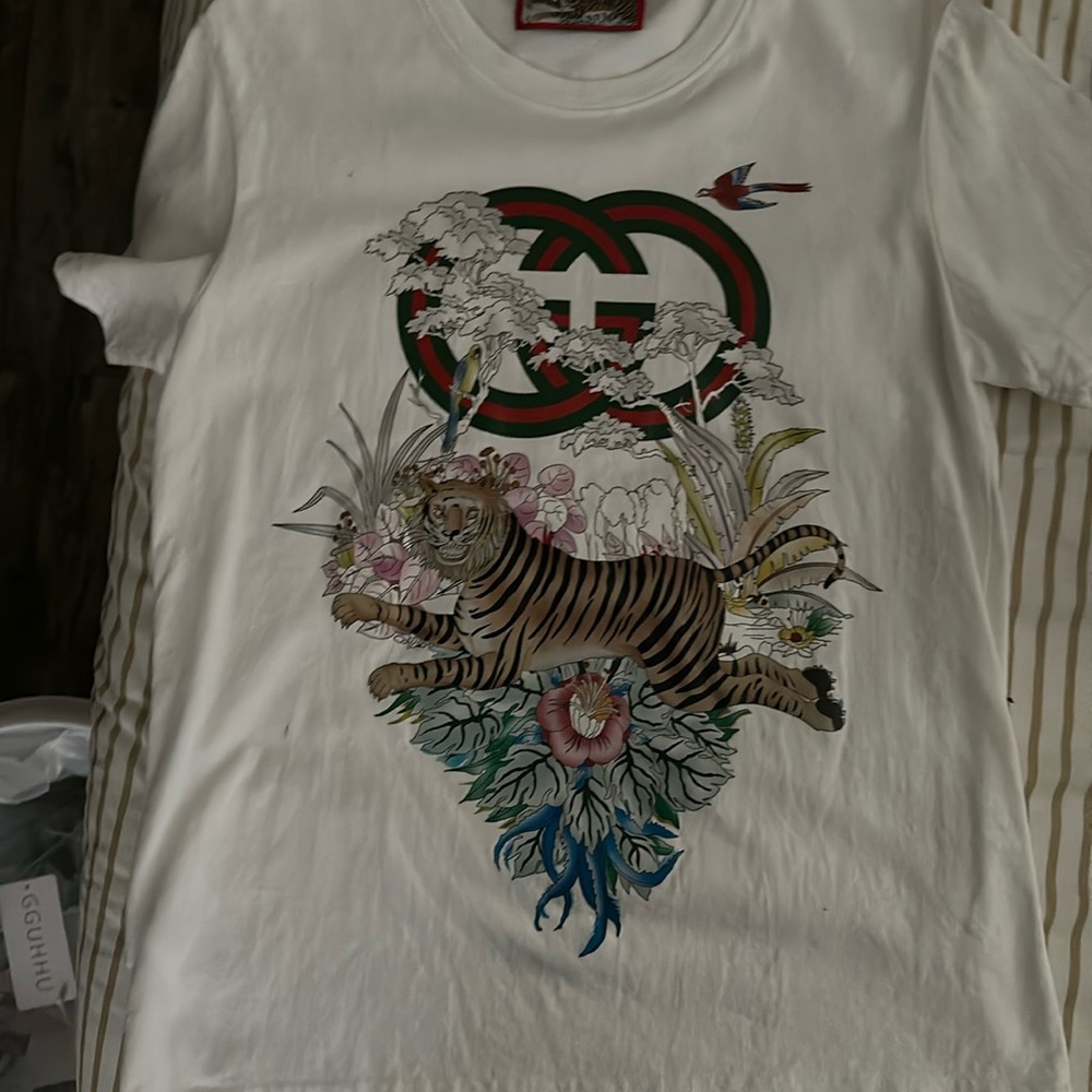 GUCCI t shirt, excellent condition